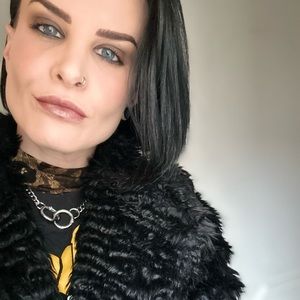 Meet your Posher, Laura therese